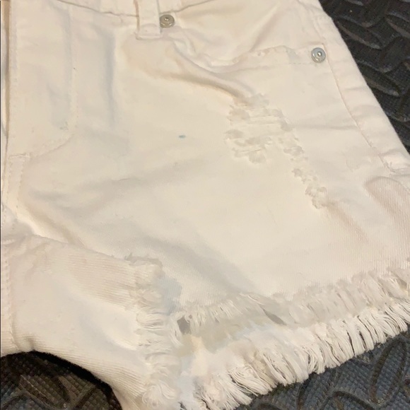 White short shorts ripped girls size 7 - Picture 3 of 4
